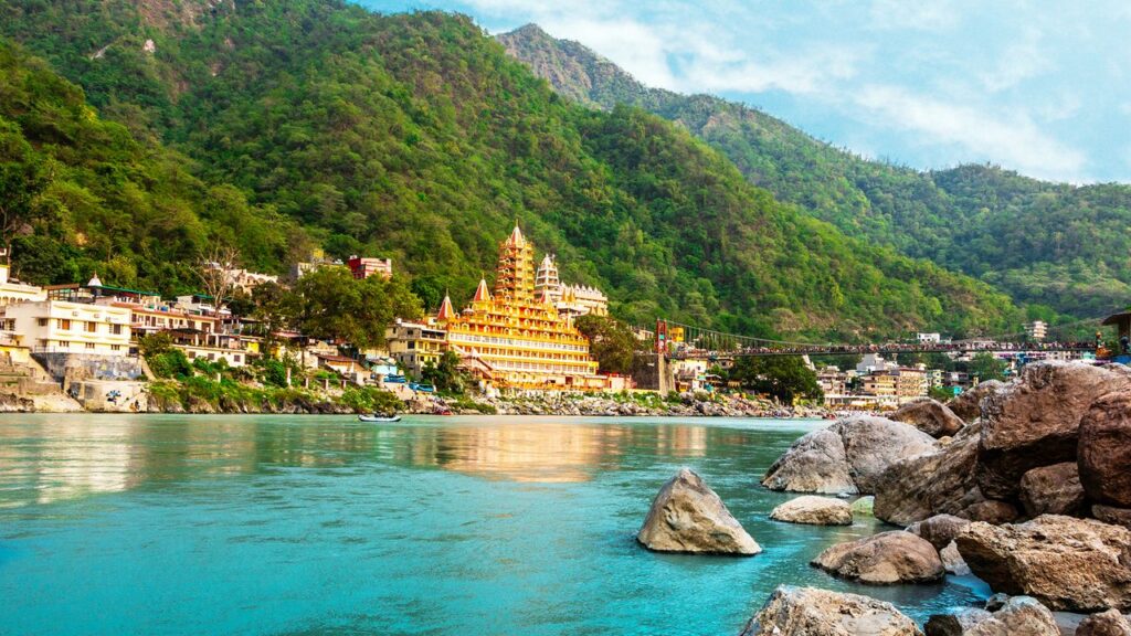 Kerala vs. Rishikesh: Which Is Better for Yoga Teacher Training?